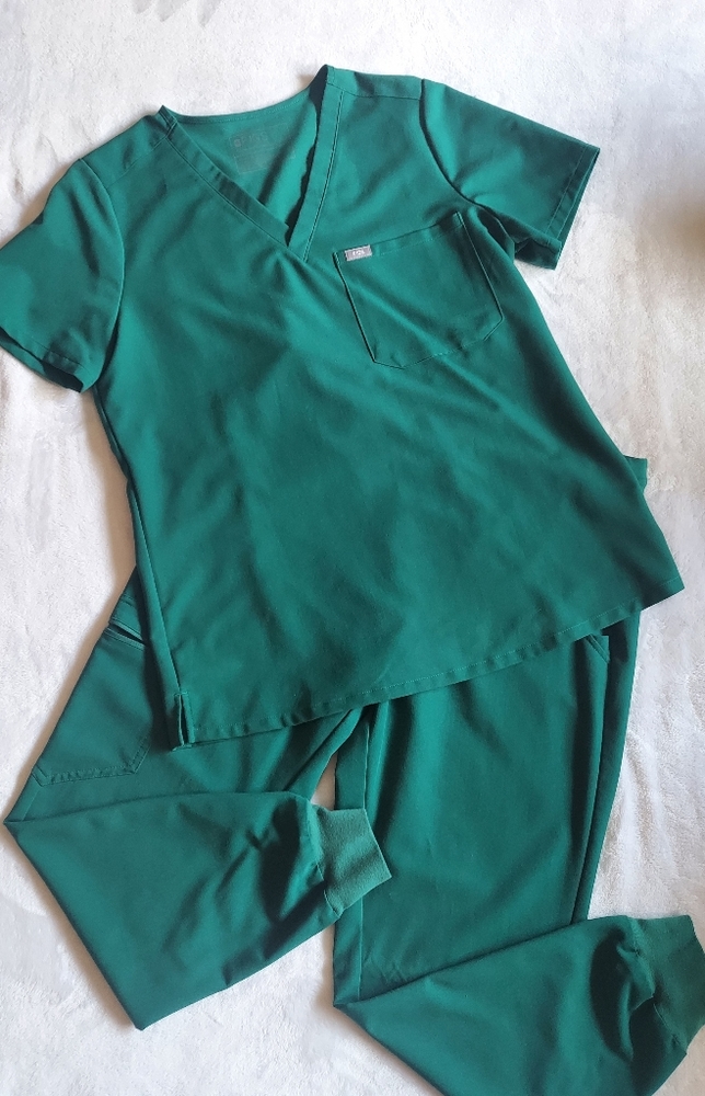 Figs Zamora jogger scrub pant & Catarina one pocket scrub top - medium